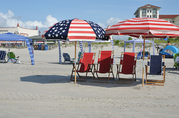 OCNJ.Beach.Emptychairs.RedWhiteBlue_9677